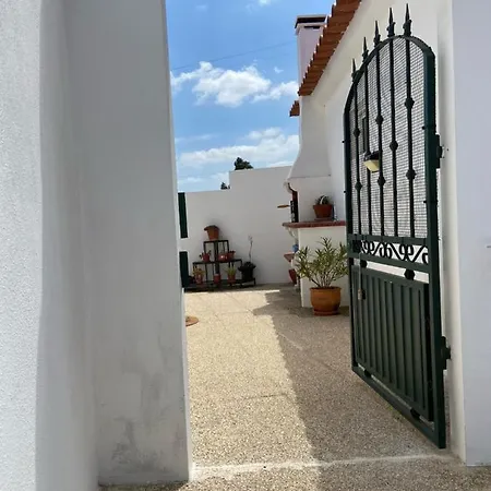 Casa de Férias Casa Do Canto - Uma Casa No Campo, Perto Da Praia.