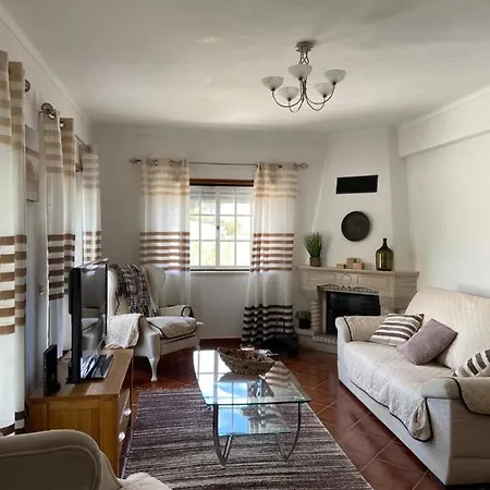 Casa Do Canto - Uma Casa No Campo, Perto Da Praia. Obidos
