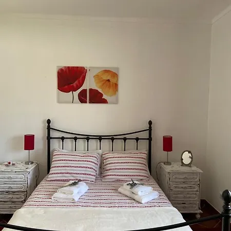 Casa de Férias Casa Do Canto - Uma Casa No Campo, Perto Da Praia. *