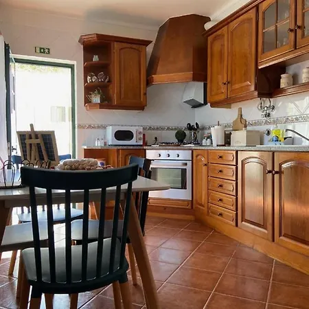 Casa de Férias Casa Do Canto - Uma Casa No Campo, Perto Da Praia. *